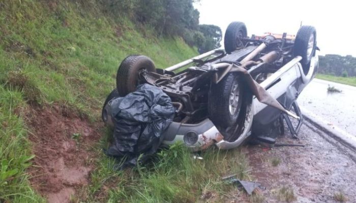 Pinhão - Capotamento na PR-170 deixa cinco pessoas feridas